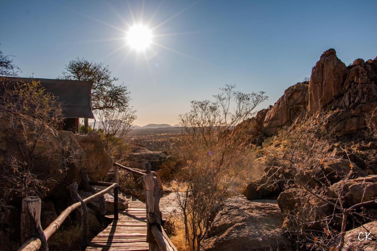 Ondudu Safari Lodge オマルル エクステリア 写真