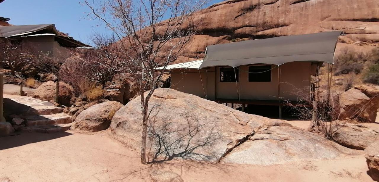 Ondudu Safari Lodge オマルル エクステリア 写真