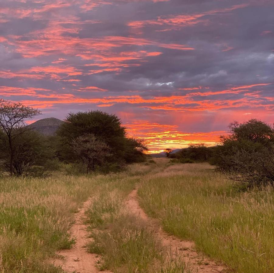 Ondudu Safari Lodge オマルル エクステリア 写真