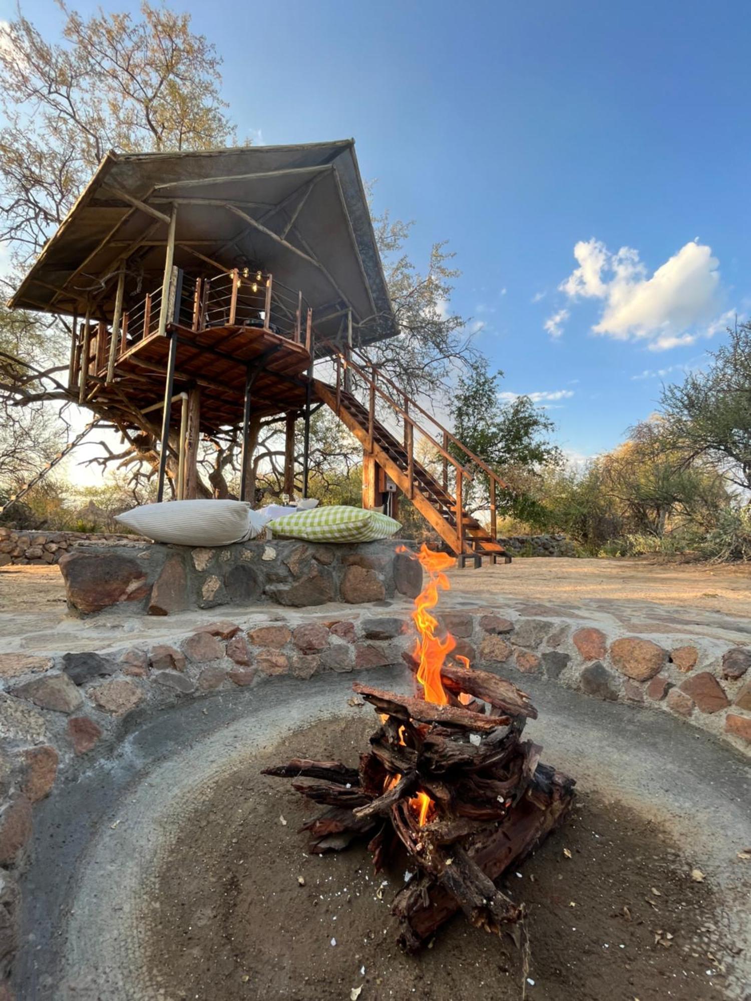 Ondudu Safari Lodge オマルル エクステリア 写真